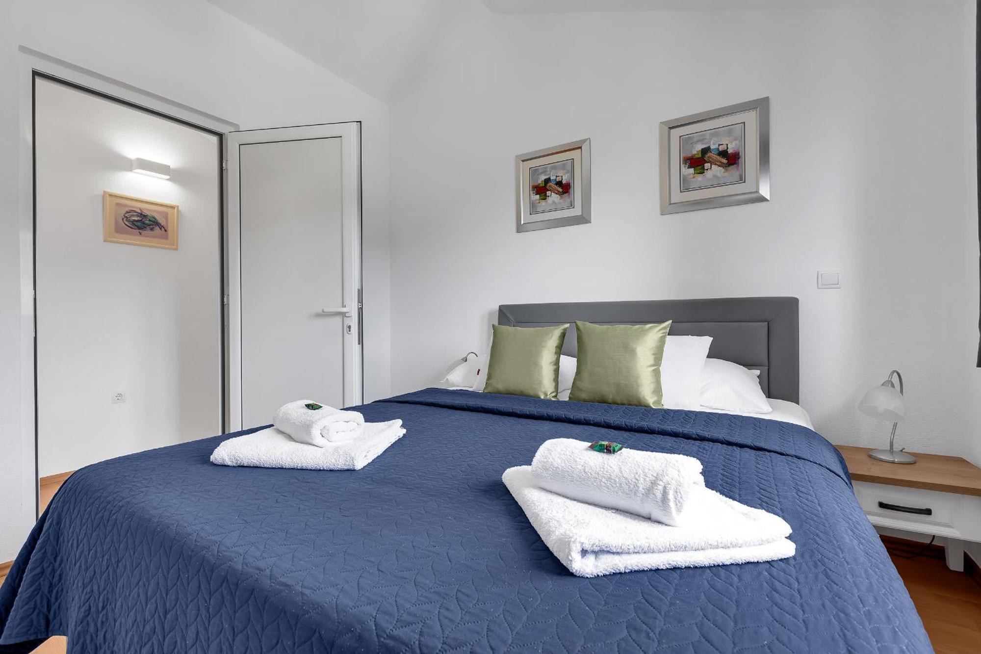 Apartments Villa Katarina Tučepi Quarto foto